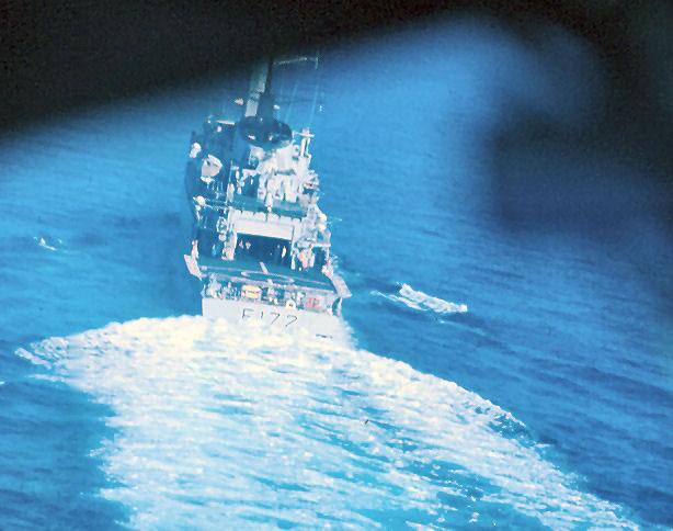 76scan0026_jpg.jpg - Pilots view of approach to shipphoto©David Marchant