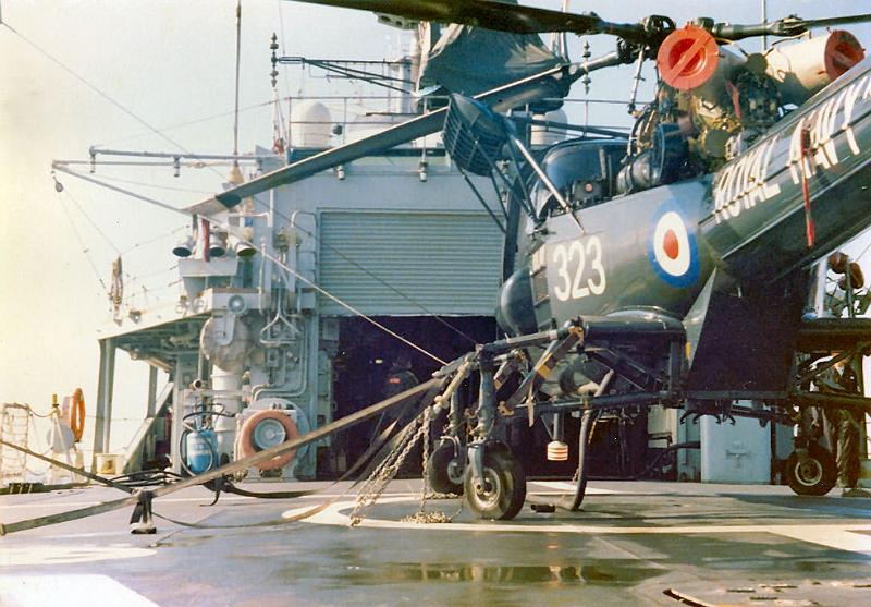 77scan0006_jpg.jpg - Flight Deck view '77-photo©David Marchant