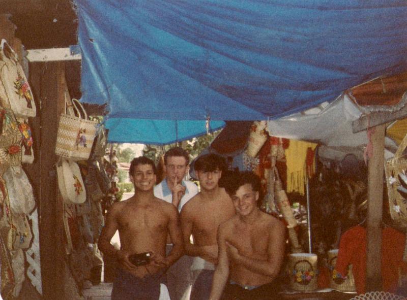 basket-shoppers.jpg - Griff, Brock, Eddie & George - Freeport January 1984