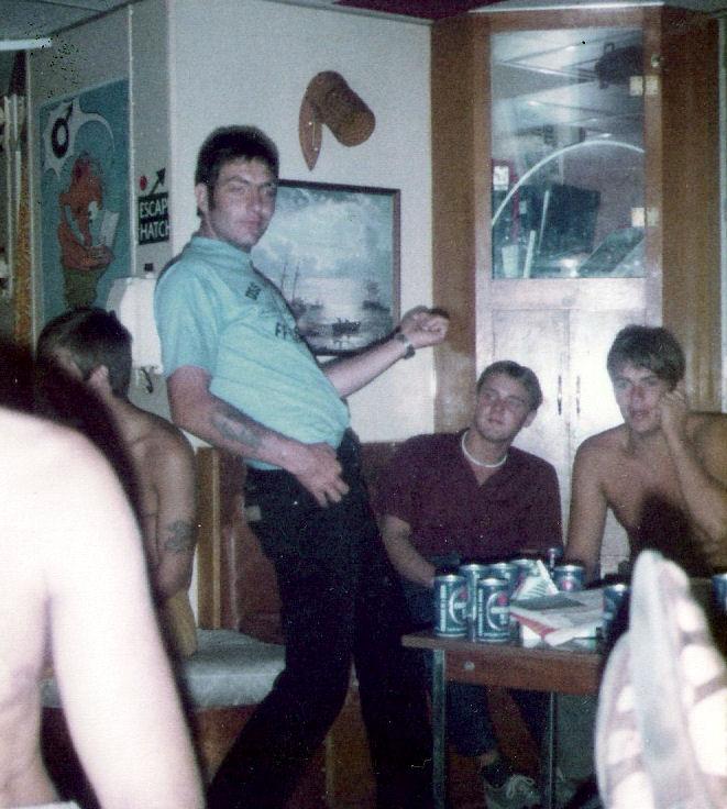 81_B_uitar_m-Openshaw_r_Barker.jpg - Unknown gituarist, Mick Openshaw, Ronnie Barker
